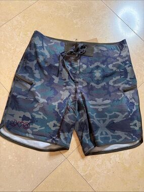 💙NWT NiyamaSol Board Shorts with Side Zipper Pockets💙